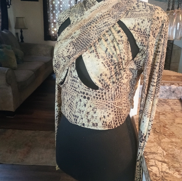 Fashion Nova Snake Print Cutout Top - Brown and Black.Fashion Nova slithery .Xl - Picture 1 of 4